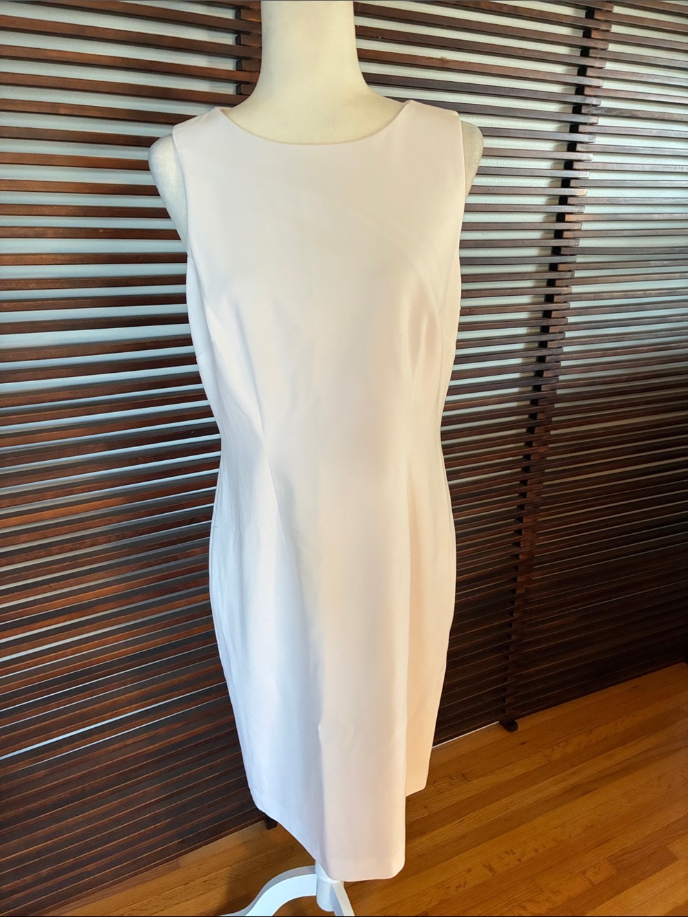 🎉NEW LISTING!🎉Alex Marie Classic Sleeveless White Sheath Dress